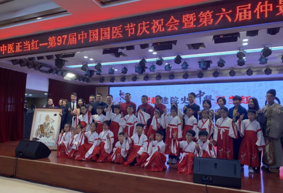 中医正当红｜白云山腾博会官网制药赴国医之约，，，，传仲景文脉