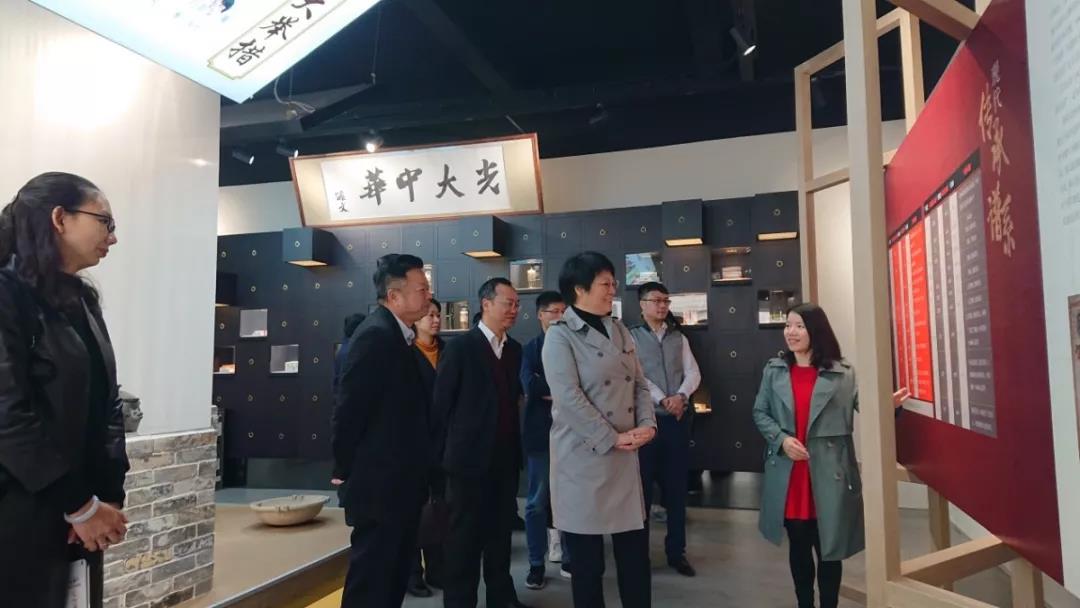 广药集团副总司理、总工程师刘菊妍一行到白云山腾博会官网调研科技质量治理事情