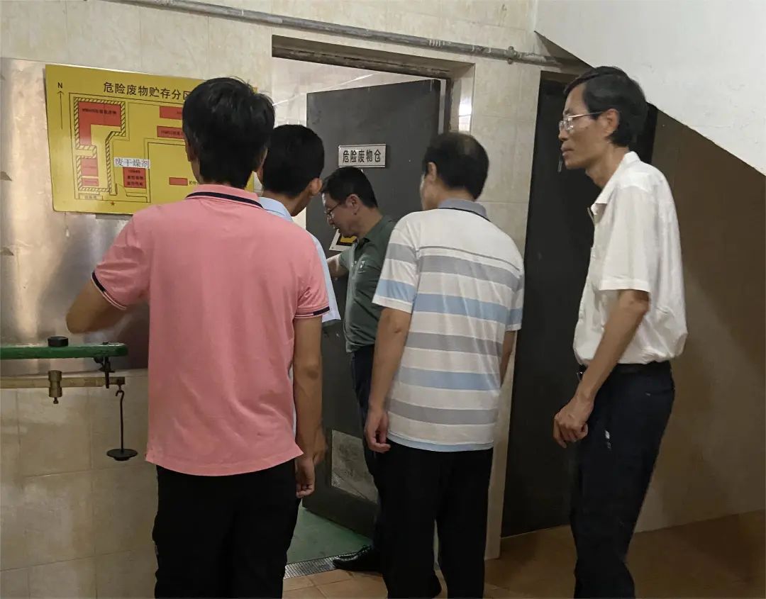 “四不两直”强监视 拧紧节日“清静阀” ——白云山腾博会官网公司纪委开展中秋、国庆节前专项监视检查