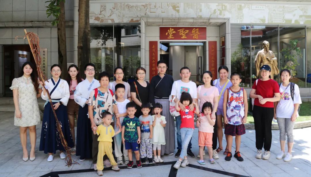 学千古名方 悟非遗传承——白云山腾博会官网公司组织开展主题非遗体验活动